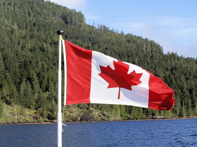 flag, canada, symbol, red, maple leaf. A US guide to cross-border email journeys under CASL and PIPEDA